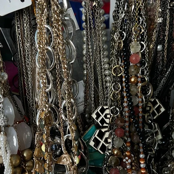3Lbs of Necklaces Vintage to now . All wearable. ‼️A few bundles available ‼️ - Picture 3 of 11